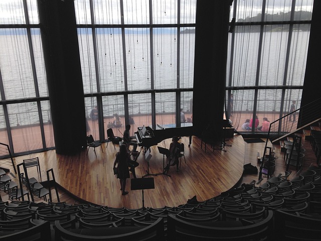 Når lys og landskab smelter sammen: Villaens panoramavinduer som arkitektonisk mesterværk